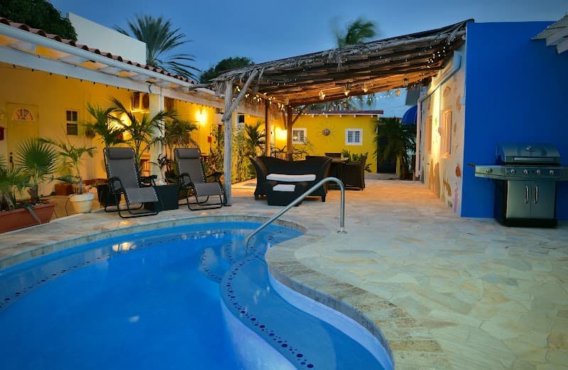 Romantic hotels in Aruba for couples