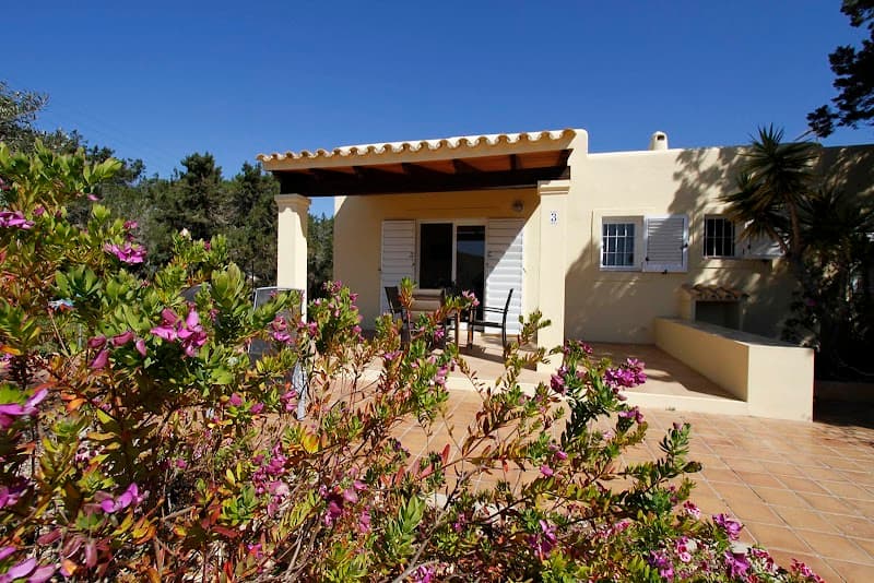 Allotjaments Turístics Adelina