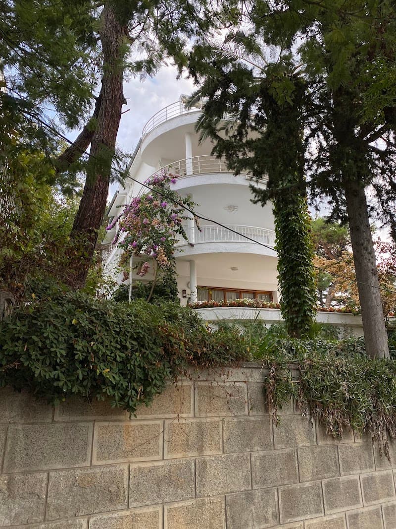Büyükada Görkemli Hotel&Cafe